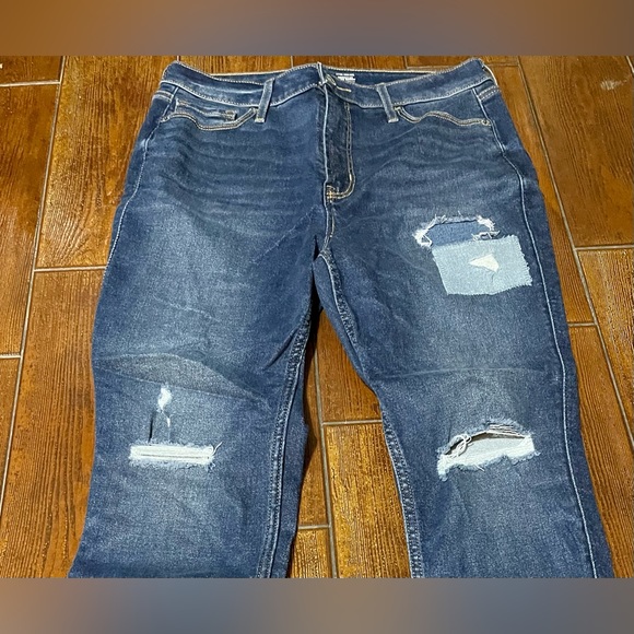 Old Navy 360 Stretch Extra High Rise Rockstar Super Skinny Patchwork Ripped Jean - Picture 4 of 8